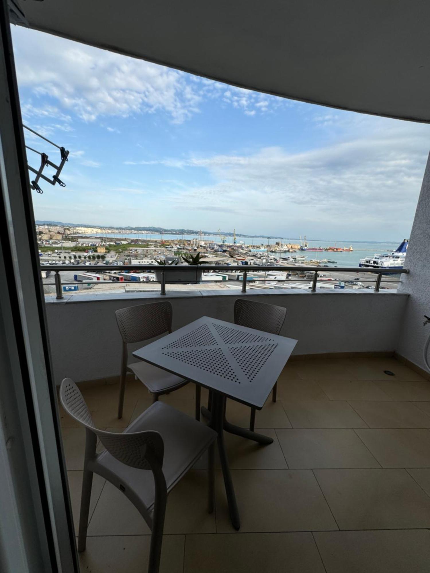 Port View Apartment 1 Dıraç Dış mekan fotoğraf